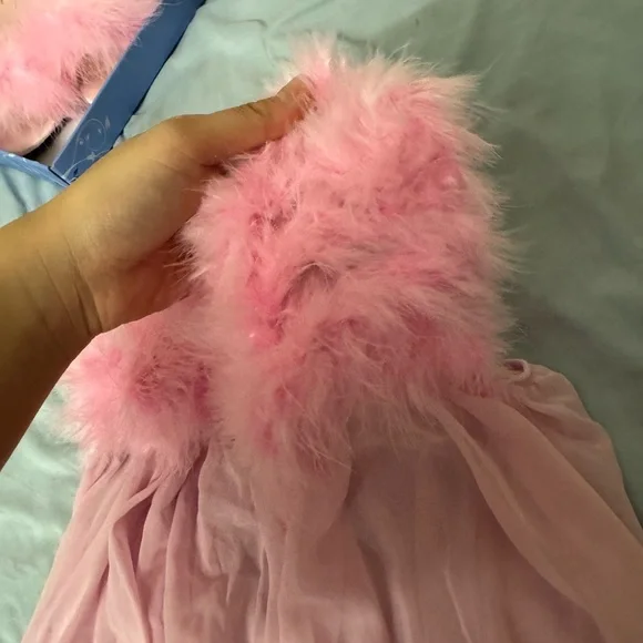 Pink Feathered Lingerie Set - Picture 15 of 16